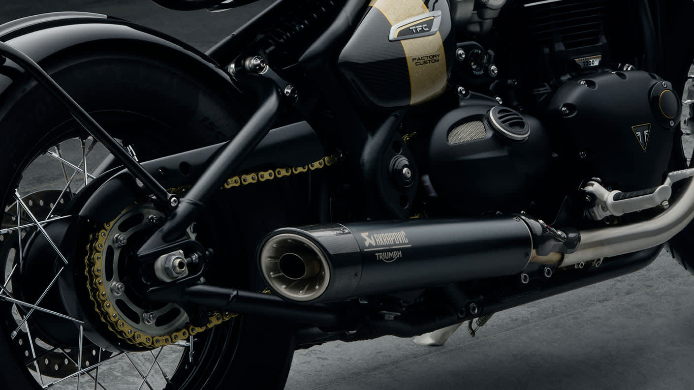 Triumph Bonneville Bobber TFC gold chain and Akrapovic exhausts