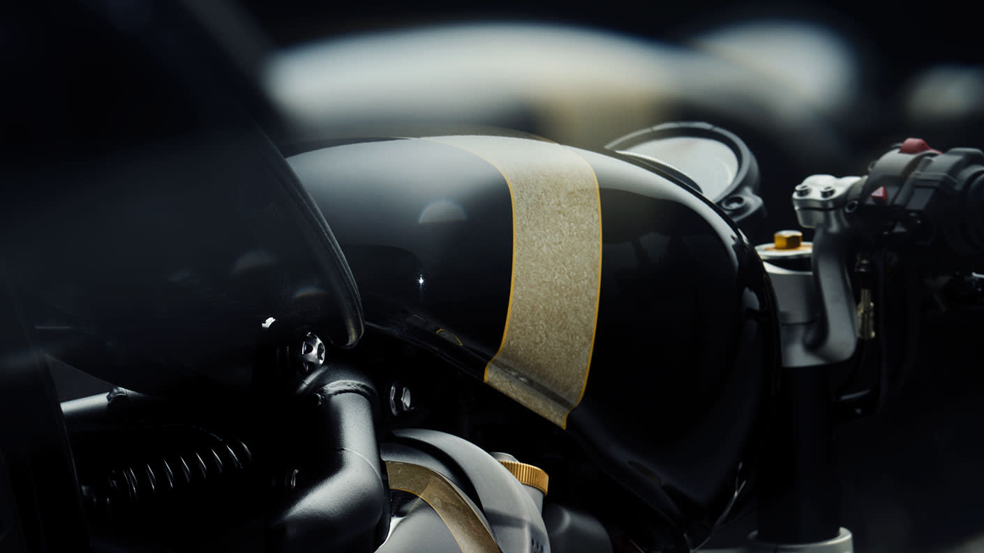 Triumph Bonneville Bobber TFC gold textured tank